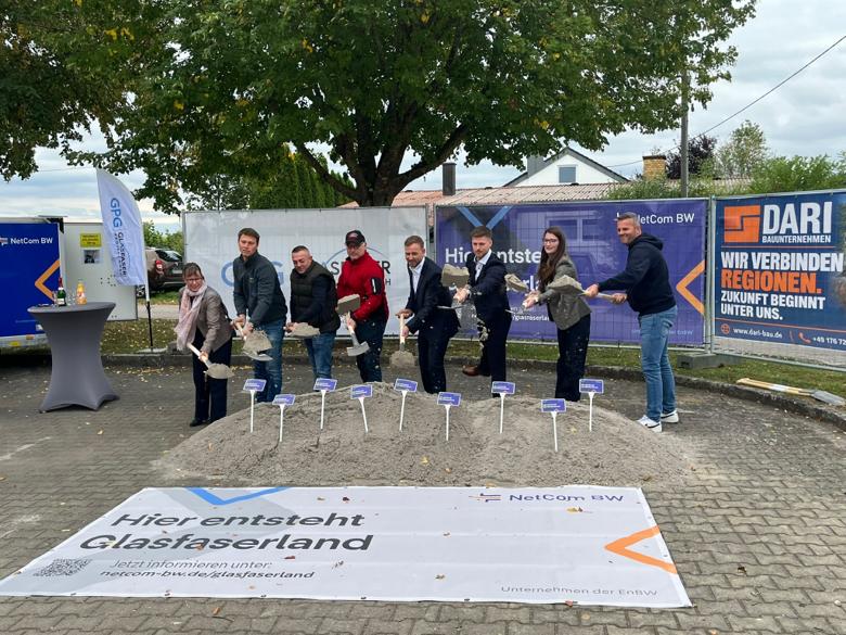 Spatenstich Glasfaser - jetzt gehts los!
